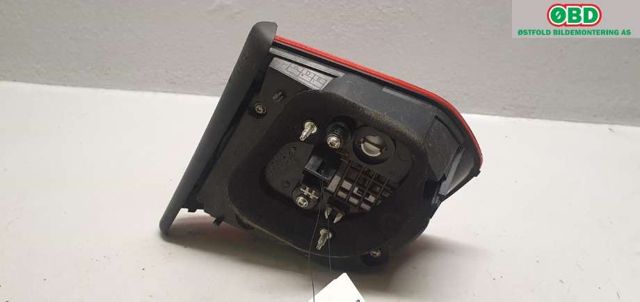 Baklykt venstre indre til VW Golf VI 2008-2012  (VOLKSWAGEN|5K0 945 093 AF|)