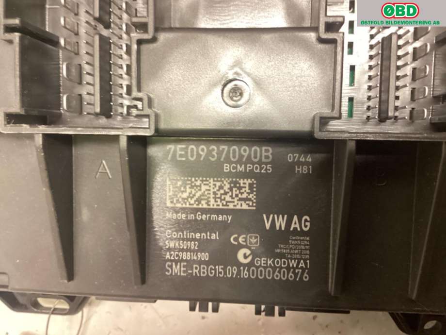 Sikringsboks til VW Transporter / Caravelle 2015-2019 (T6) (T6) (VOLKSWAGEN|7E0 937 090 B||7E0937090B)