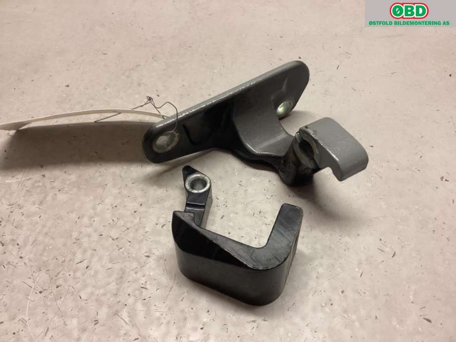 Hengsler til VW Transporter / Caravelle, 2019-->> (T6.1) (T6.1) (VOLKSWAGEN|7E0 831 412 D)