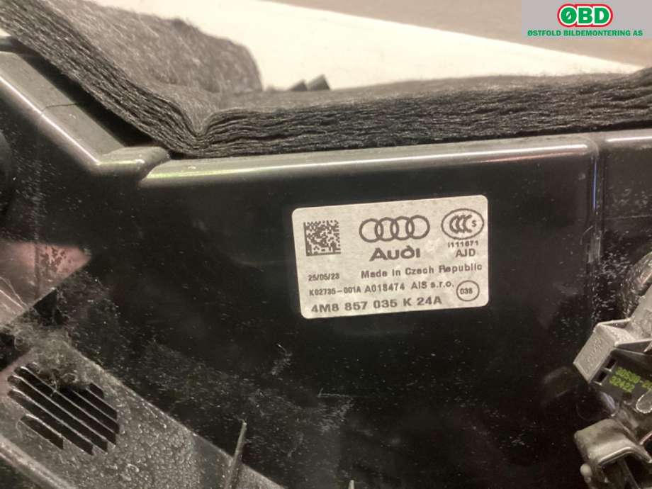 Hanskerom til Audi Q8 2019-->>  (Audi Q8 60 TFSI hybr|4M8 857 035 K|)