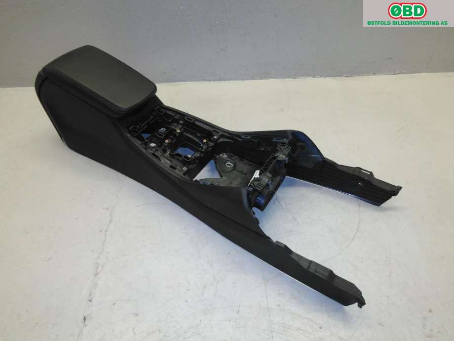 Innredning, Konsoll til BMW X3 2017-->> (G01) (G01) (BMW|51 16 6 818 594|51 16 6 814 805|)