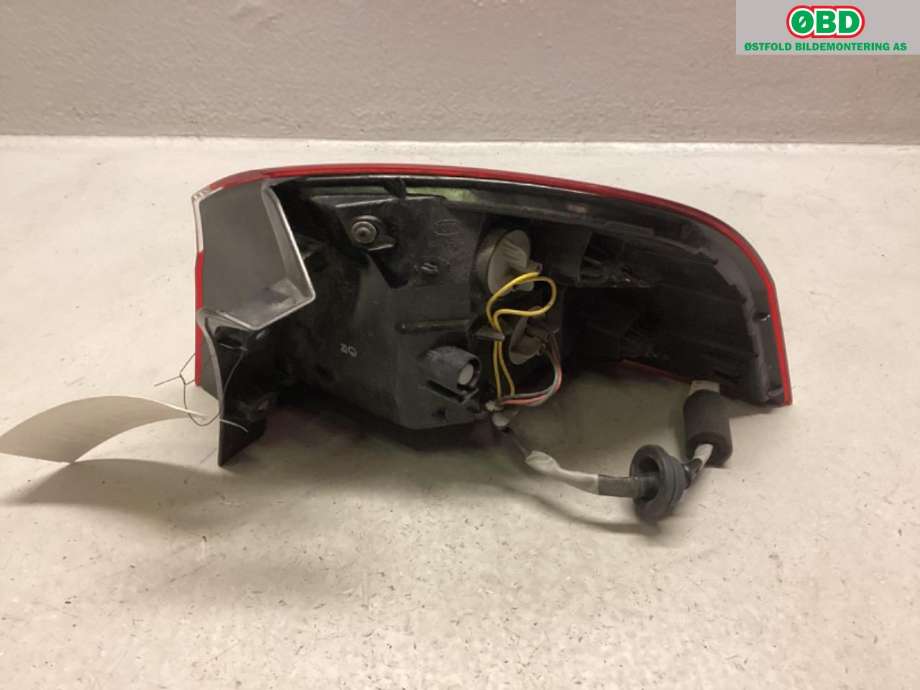 Baklykt venstre til Kia Rio 2011-2017 Type III (KIA|924011W210|)