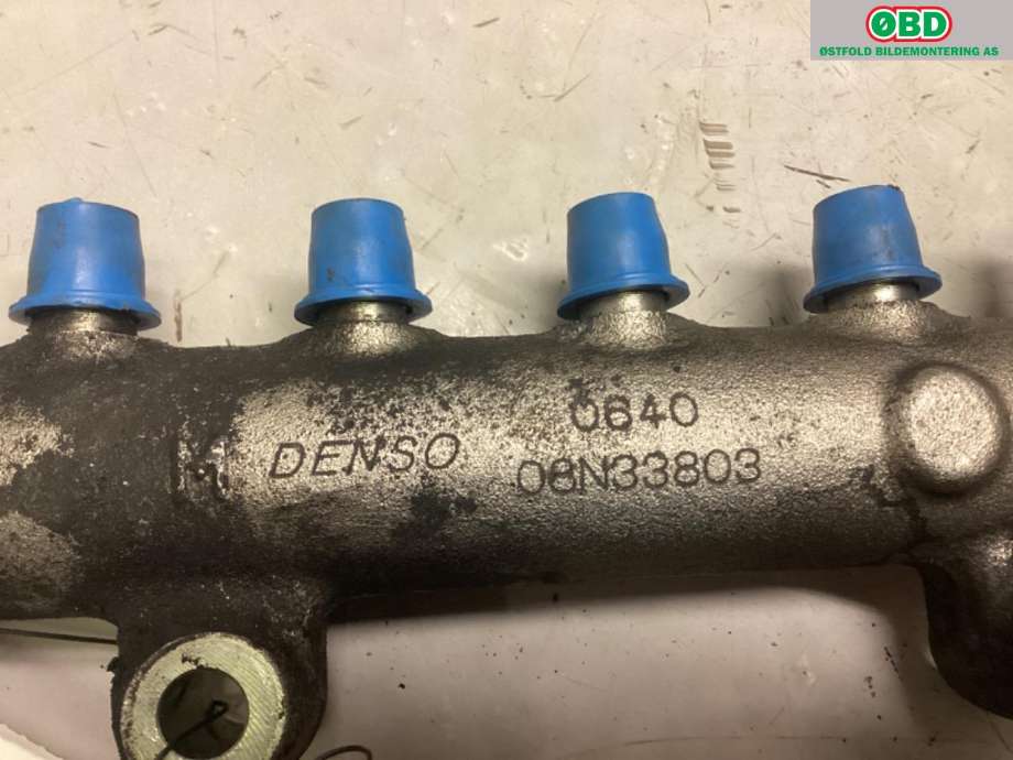 Dyseskinne (fuelrail) til Mitsubishi Pajero 2007-2016 (Type IV, Fase 1)  