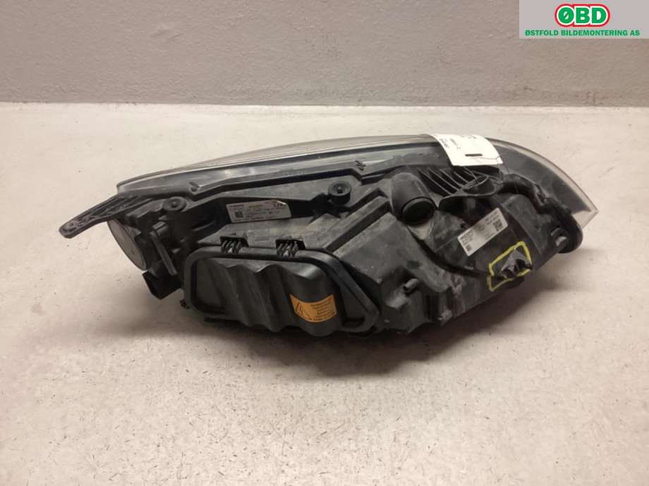 Frontlykt venstre halogen til Volvo V40 2012-2019 (VOLVO||31420007)