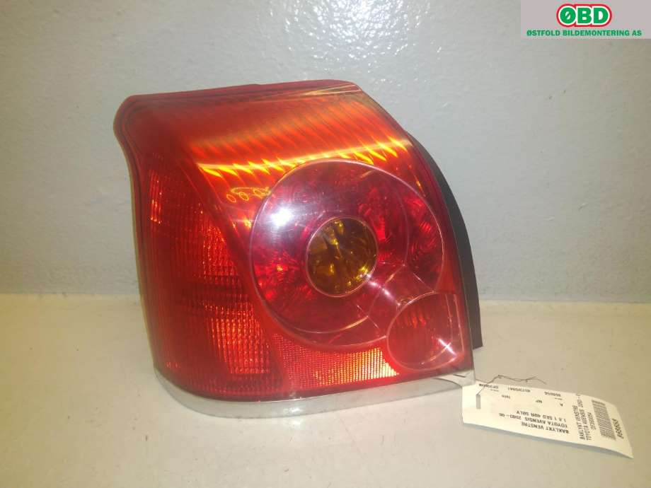 Baklykt venstre til Toyota Avensis 2003-2008 (Type II) (TOYOTA|8156105130|)