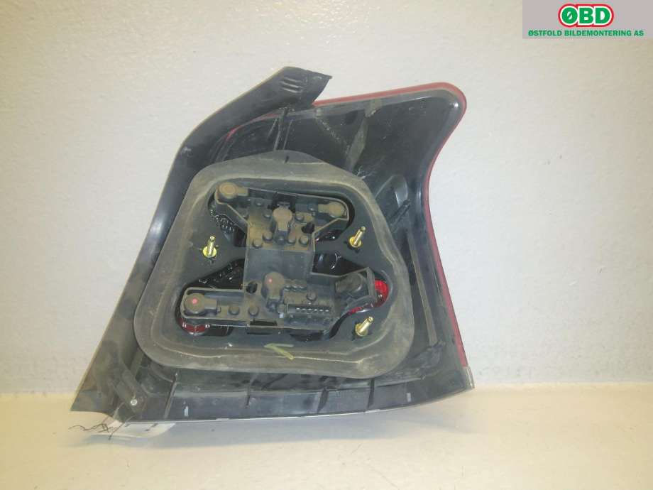 Baklykt venstre til Toyota Avensis 2003-2008 (Type II) (TOYOTA|8156105130|)