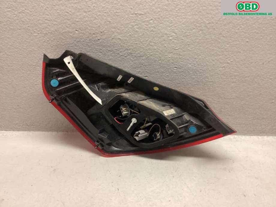 Baklykt høyre til Ford Fiesta 2013-2017 (Type VI, Fase 2)  (FORD|5574148||C1BB13404BA)