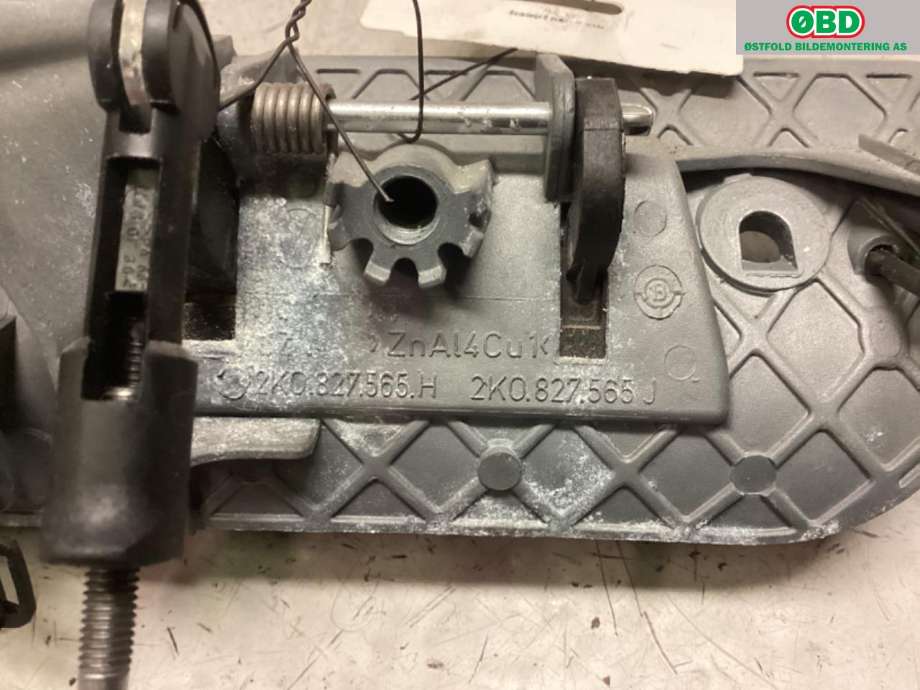 Bakluke/bakdør håndtak til VW Caddy 2010-2015 (Type III, Fase 2)  (VOLKSWAGEN|2K0 827 565 J|)