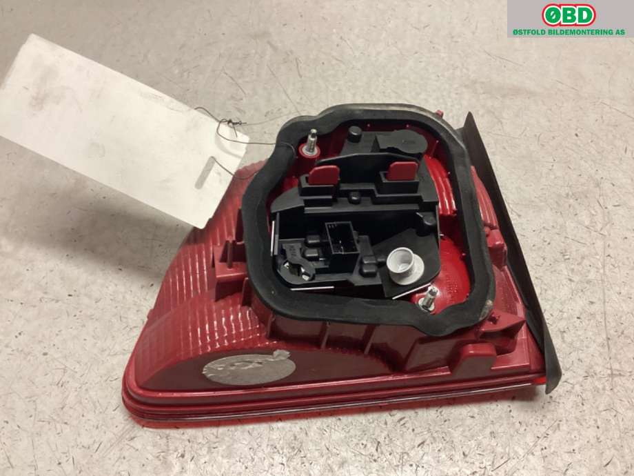 Baklykt venstre indre til VW Touran 2010-2015 (Type I, Fase 3)  (VOLKSWAGEN|1T0 945 093|)