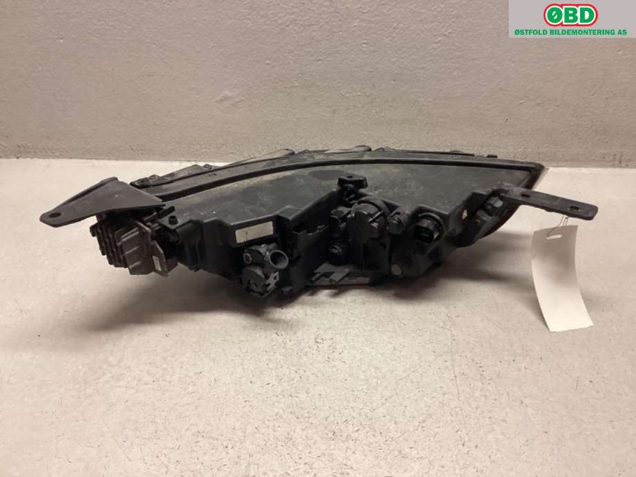 Frontlykt venstre halogen til Kia e-Soul 2019-->> (Type III)  (KIA 64kw|92101J2020|)