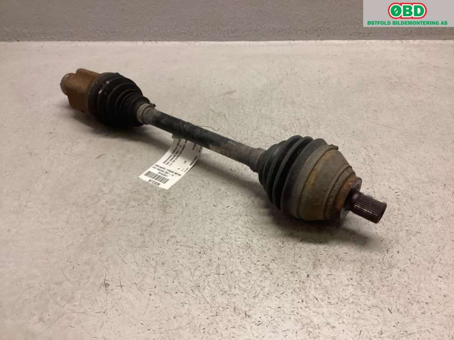 Drivaksel høyre foran til VW Tiguan 2011-2016 (Type I, Fase 2) (VOLKSWAGEN|5N0 407 766 D|)