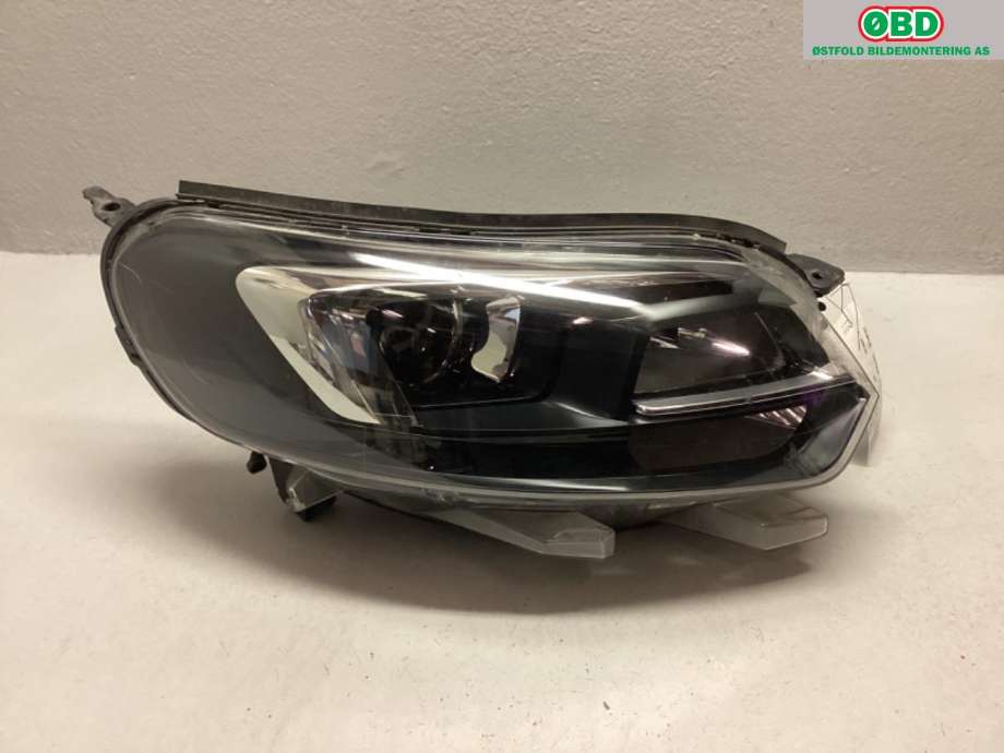 Frontlykt høyre halogen til Opel Vivaro C 2020-->> (|9832836480)