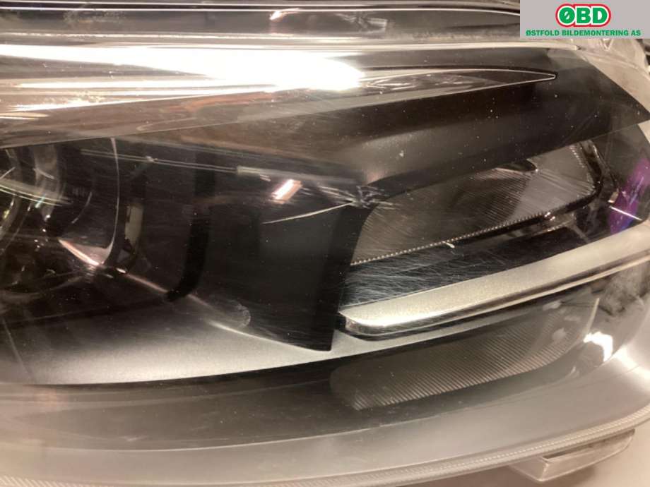 Frontlykt høyre halogen til Opel Vivaro C 2020-->> (|9832836480)