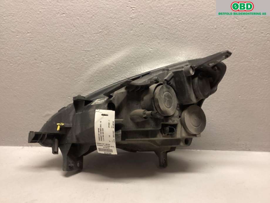 Frontlykt høyre halogen til Peugeot Partner 2015-2019 (Type II, Fase 2)  (PEUGEOT|6206 K6||9682828180)