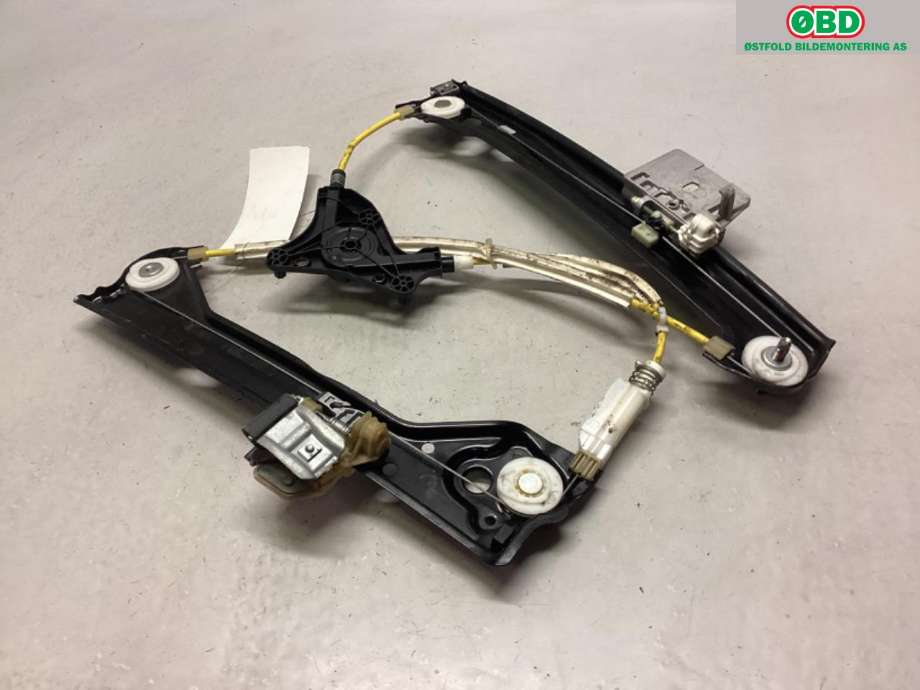 Ruteheis til Mercedes CLA 2013-2019 (C117) (C117) (MERCEDES|A 117 730 02 79|)