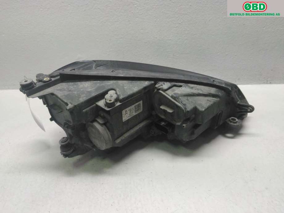 Frontlykt venstre halogen til VW e-Golf 2014-2017 (Fase 1)  (VOLKSWAGEN|5GE 941 773||5GE941035)