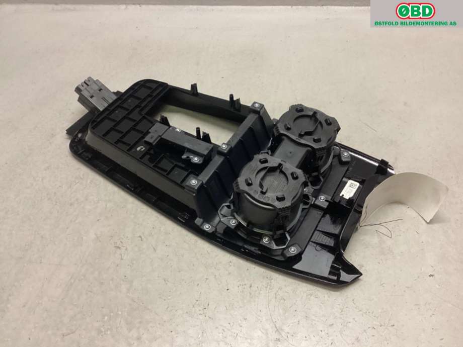 Dashbord koppholder til Ford Mustang Mach-e 2020-->> (2496080|2496054|)