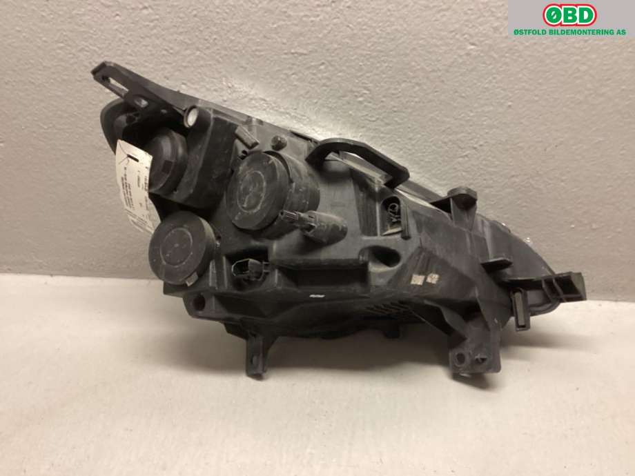 Frontlykt venstre halogen til Peugeot Partner 2015-2019 (Type II, Fase 2)  (PEUGEOT|6208 K6||9682828280)
