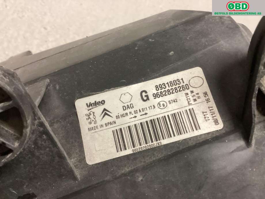 Frontlykt venstre halogen til Peugeot Partner 2015-2019 (Type II, Fase 2)  (PEUGEOT|6208 K6||9682828280)