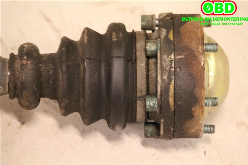 Drivaksel venstre foran til Audi A4 2001-2004 (Type II) (B6) (B6) (AUDI|8E0407271BS|8E0407453CX|8E0407271AE)
