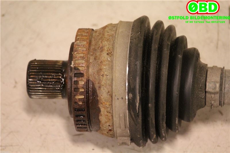 Drivaksel venstre foran til Audi A4 2001-2004 (Type II) (B6) (B6) (AUDI|8E0407271BS|8E0407453CX|8E0407271AE)