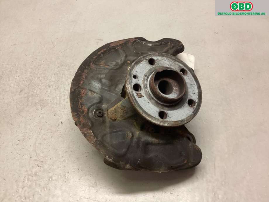 Hjulspindel venstre foran til Mercedes Vito 2014-->> (W447) (W447) (MERCEDES|A 447 330 06 20|)