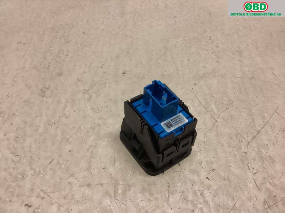 Bryter elektrisk håndbrekk/parkbrems til Peugeot Partner 2019-->> (Type III)  (PEUGEOT|98 131 463 ZD||9813146377)