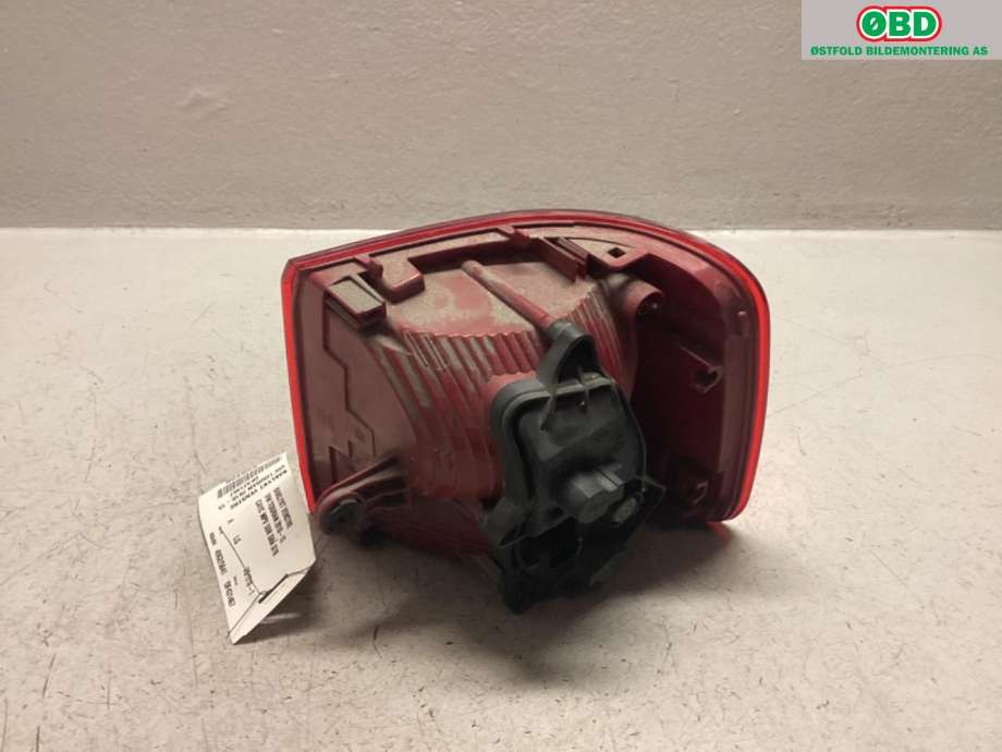 Baklykt venstre til VW Touran 2010-2015 (Type I, Fase 3)  (VOLKSWAGEN|1T0 945 095 R|)