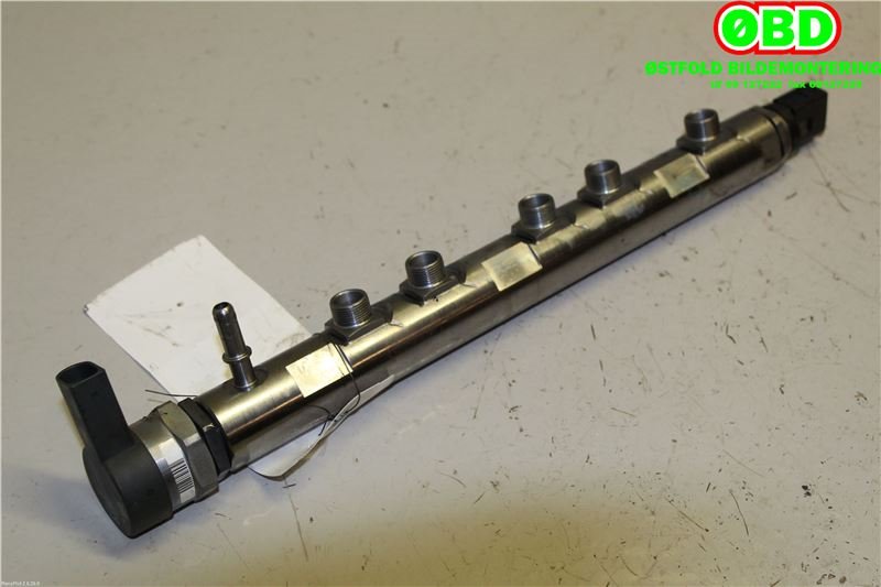 Dyseskinne (fuelrail) til BMW 3-Serie 2012-2018 (F30/F31/F34) (F30/F31/F34) (BMW|13 53 7 809 127|0445214182|7809127)