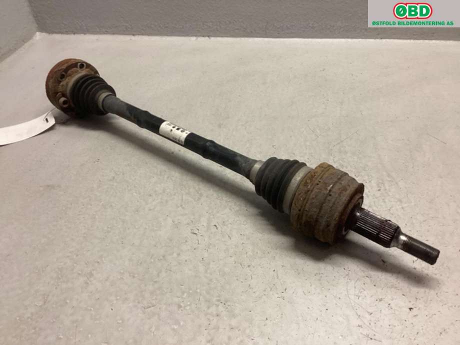 Drivaksel venstre bak til VW Transporter / Caravelle 2009-2015 (Fase 2) (T5) (T5) (VOLKSWAGEN|7E0 501 201 B|7E0 501 201 C|)