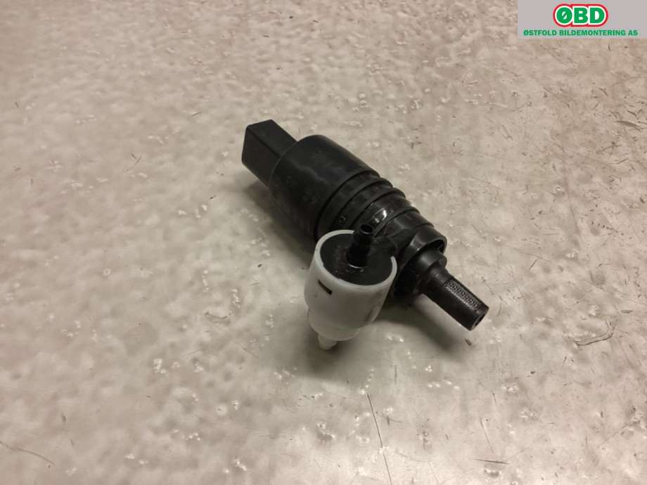 Spylerpumpe foran til BMW X3 2017-->> (G01) (G01) (BMW|67 12 7 388 349|)