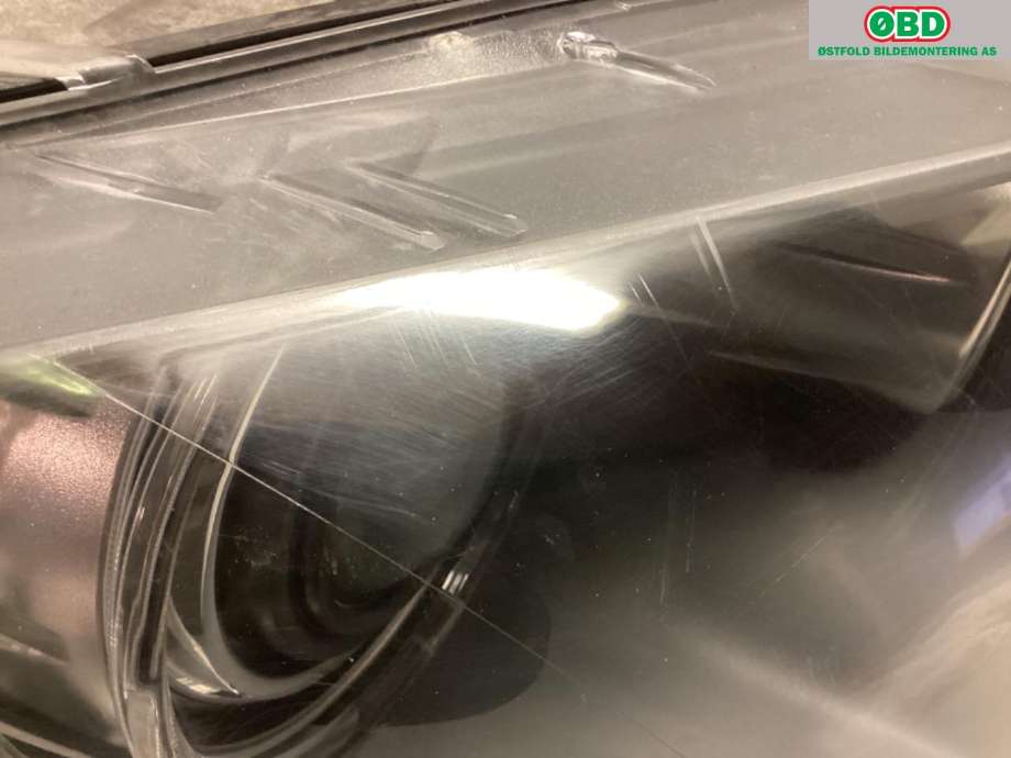Frontlykt høyre halogen til BMW X5 2007-2013 (E70) (E70) (BMW|63 12 7 278 046|)