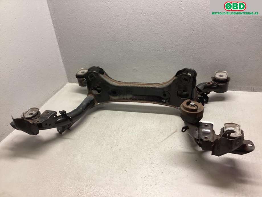 Travers bak til Audi A4 2015-2019 (Type V, Fase 1) (B9) (B9) (AUDI|8W0 505 235 AE|)