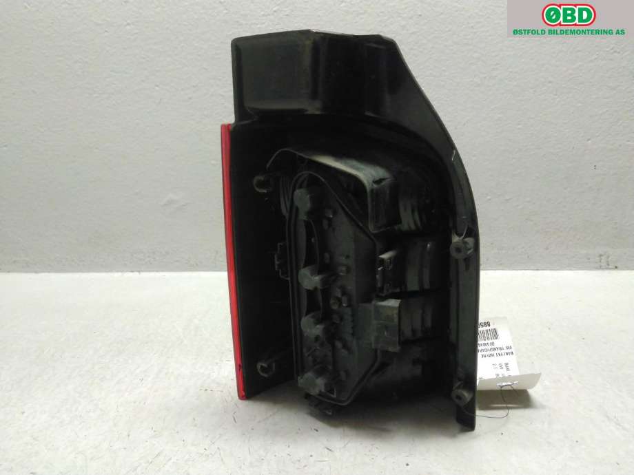 Baklykt høyre til VW Transporter / Caravelle 2003-2009 (Fase 1) (T5) (T5) (VOLKSWAGEN|7H5 945 096 M|)