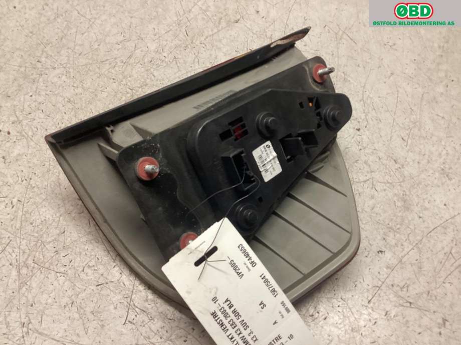 Baklykt venstre til BMW X3 2003-2006 (Fase 1) (E83) (E83) (BMW|63 21 6 990 167|)