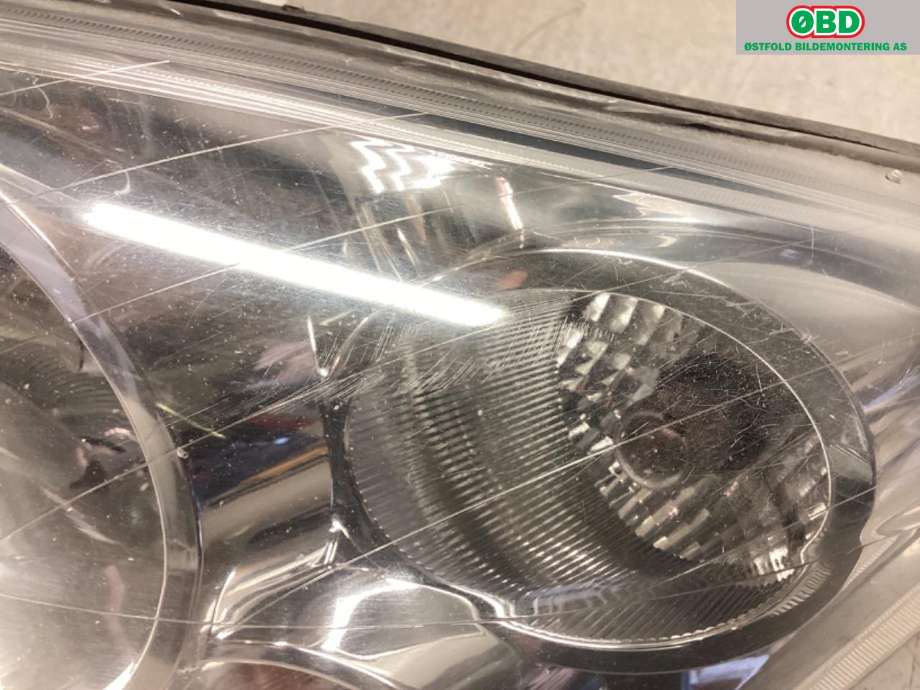 Frontlykt venstre halogen til Mercedes Vito/Viano 2010-2014 (Fase 2) (W639) (W639) (MERCEDES|A 639 820 18 61|)