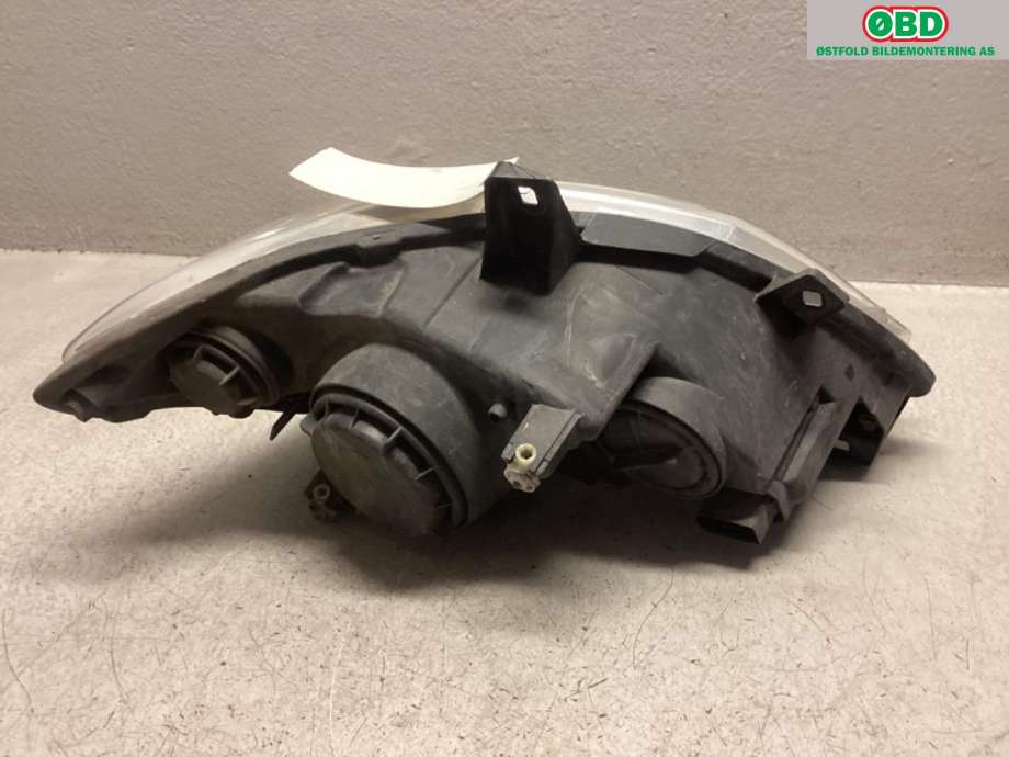 Frontlykt venstre halogen til Mercedes Vito/Viano 2010-2014 (Fase 2) (W639) (W639) (MERCEDES|A 639 820 18 61|)