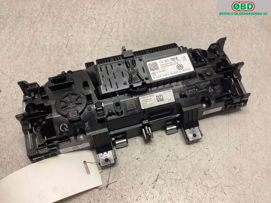 Instrumentpanel til VW T-Roc 2017-->>  (VOLKSWAGEN|17A 920 790 B|)