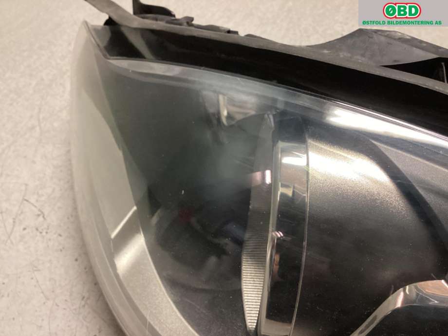 Frontlykt venstre halogen til Mercedes C-Klasse 2011-2014 (Fase 2) (W204) (W204) (MERCEDES|A 204 820 95 59|)