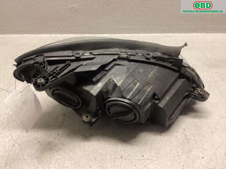 Frontlykt venstre halogen til Mercedes C-Klasse 2011-2014 (Fase 2) (W204) (W204) (MERCEDES|A 204 820 95 59|)