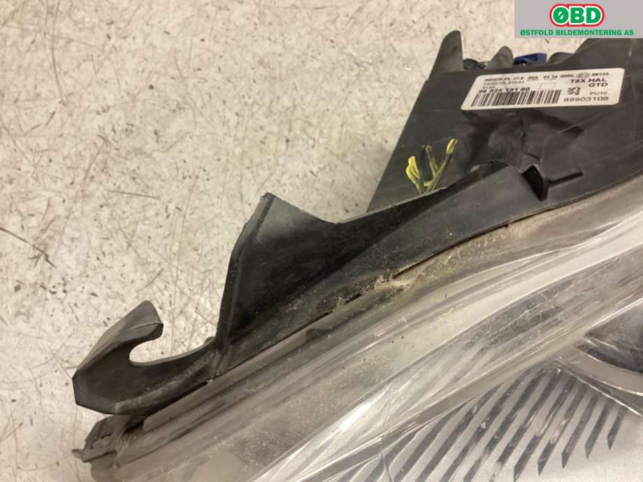 Frontlykt venstre halogen til Peugeot 3008 2009-2016 (Type I)  (PEUGEOT|6208 N9|)