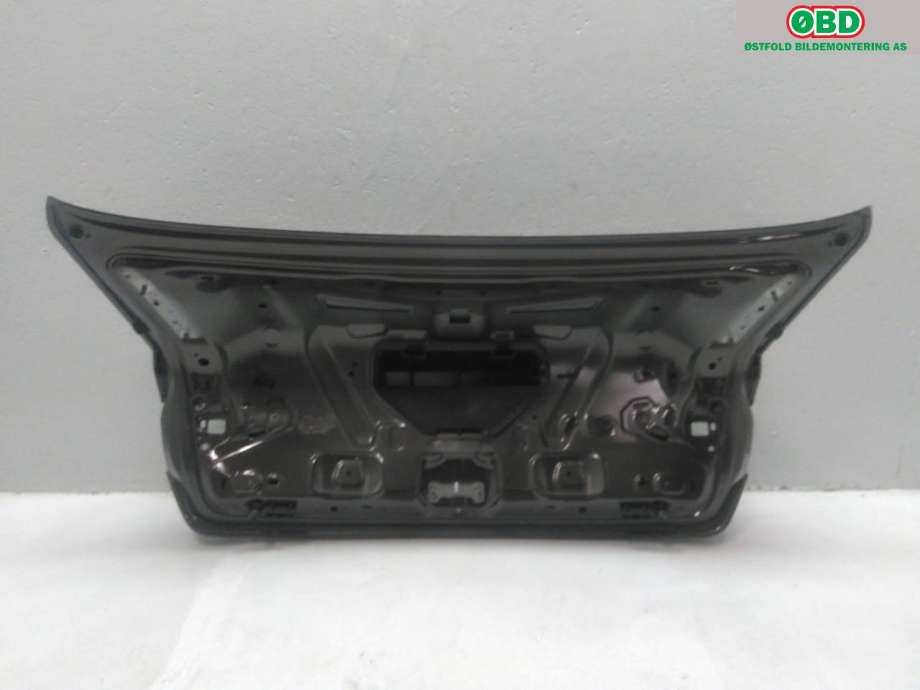 Bakluke sedan til Audi A4 2015-2019 (Type V, Fase 1) (B9) (B9) (AUDI|8W5 827 025 F|8W5 827 025 M|)