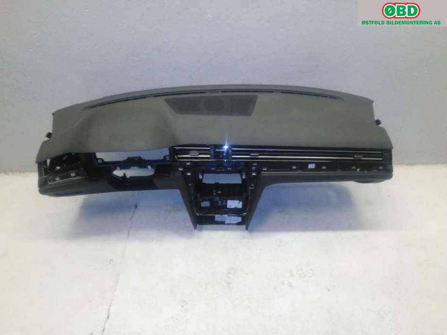 Dashbord til VW Passat, 2015-2019 (Fase 1) (B8) (B8) (VOLKSWAGEN|3G1 857 003 BP)