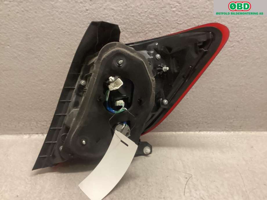 Baklykt venstre til Toyota Yaris 2014-2020 (Type III, Fase 2)  (TOYOTA|815680D600|)