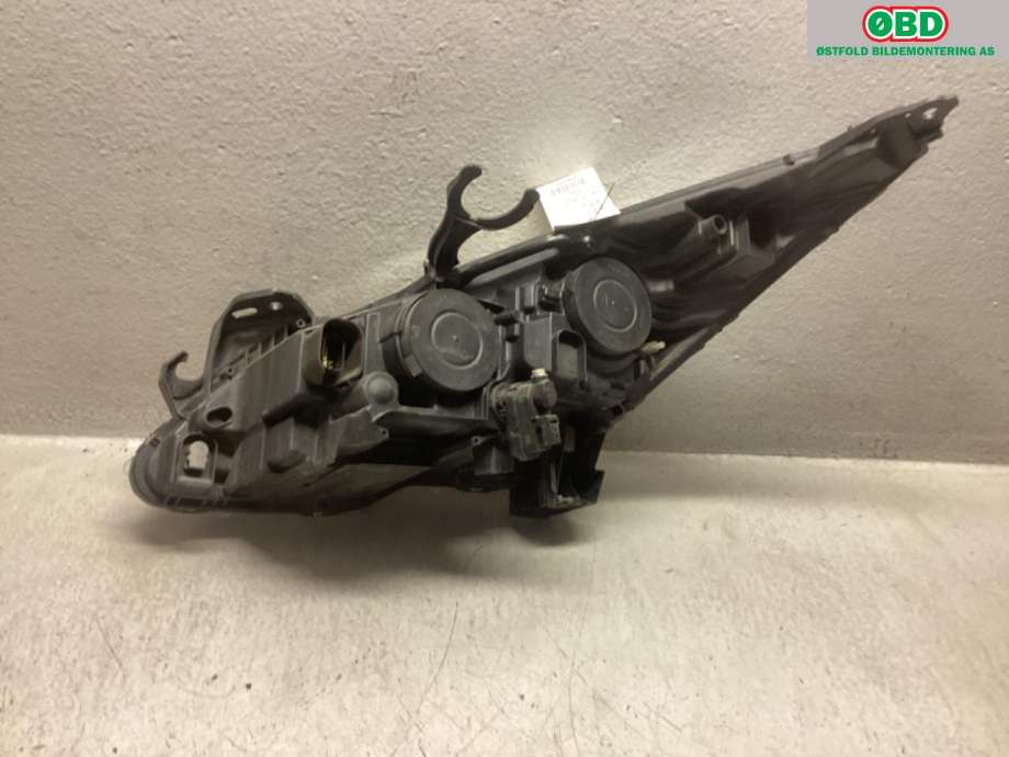Frontlykt høyre halogen til Peugeot 3008 2009-2016 (Type I)  (PEUGEOT|6206 N9|)