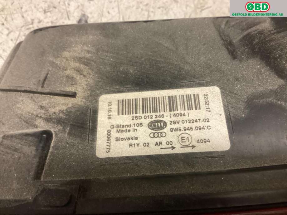 Baklykt høyre indre til Audi A4 2015-2019 (Type V, Fase 1) (B9) (B9) (AUDI|8W5 945 094 C|)