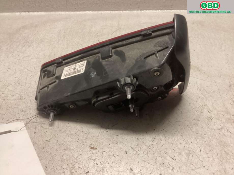 Baklykt venstre indre til Audi A4 2015-2019 (Type V, Fase 1) (B9) (B9) (AUDI|8W5 945 093 C|)