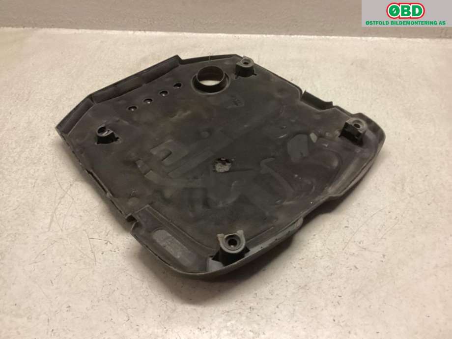 Motordeksel over motor til Audi A4 2015-2019 (Type V, Fase 1) (B9) (B9) (AUDI|04L 103 925 P|)