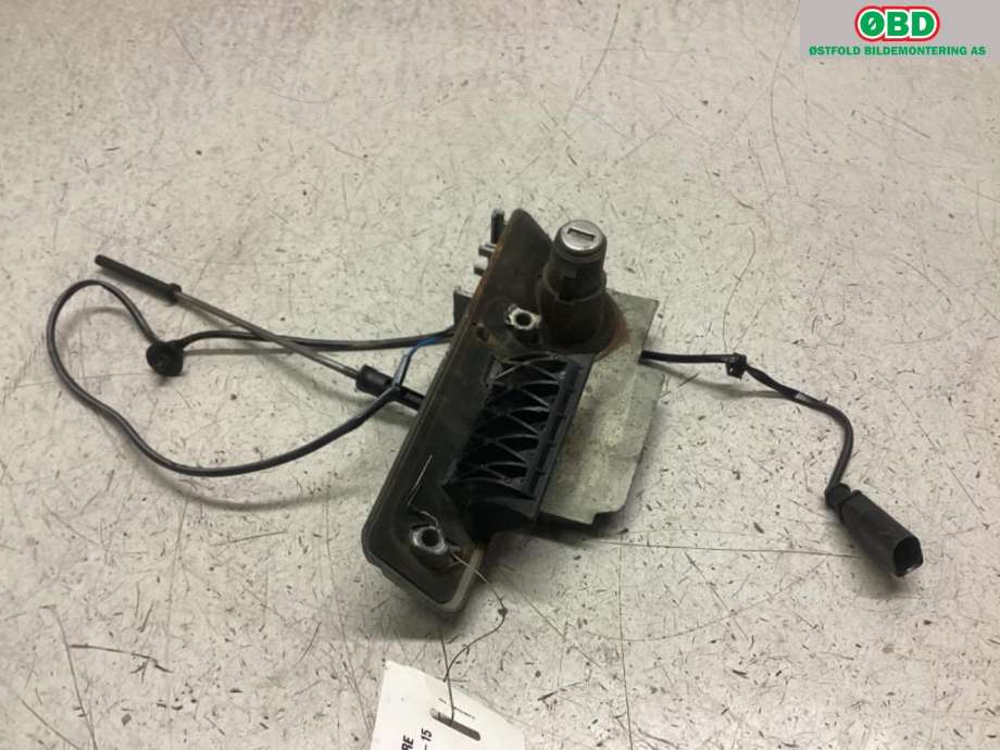 Dørhåndtak utv venstre bak til VW Transporter / Caravelle 2003-2009 (Fase 1) (T5) (T5) (VOLKSWAGEN|7E0 827 565 A|)