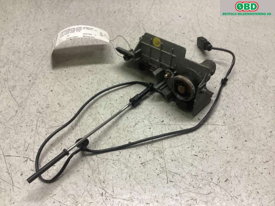 Dørhåndtak utv venstre bak til VW Transporter / Caravelle 2003-2009 (Fase 1) (T5) (T5) (VOLKSWAGEN|7E0 827 565 A|)